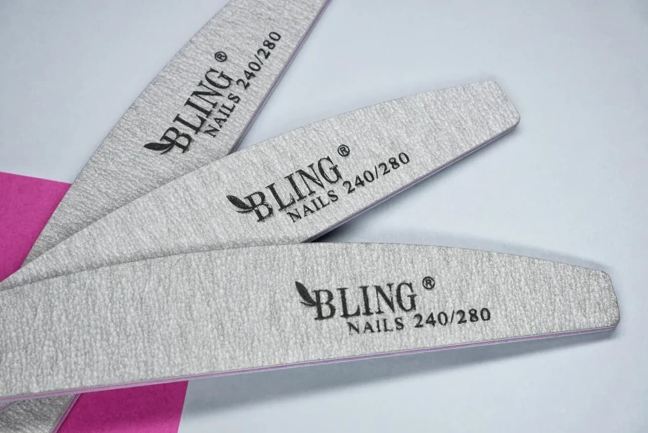 Jaki pilnik do ściągania hybrydy? Wybierz najlepszy dla swoich paznokci