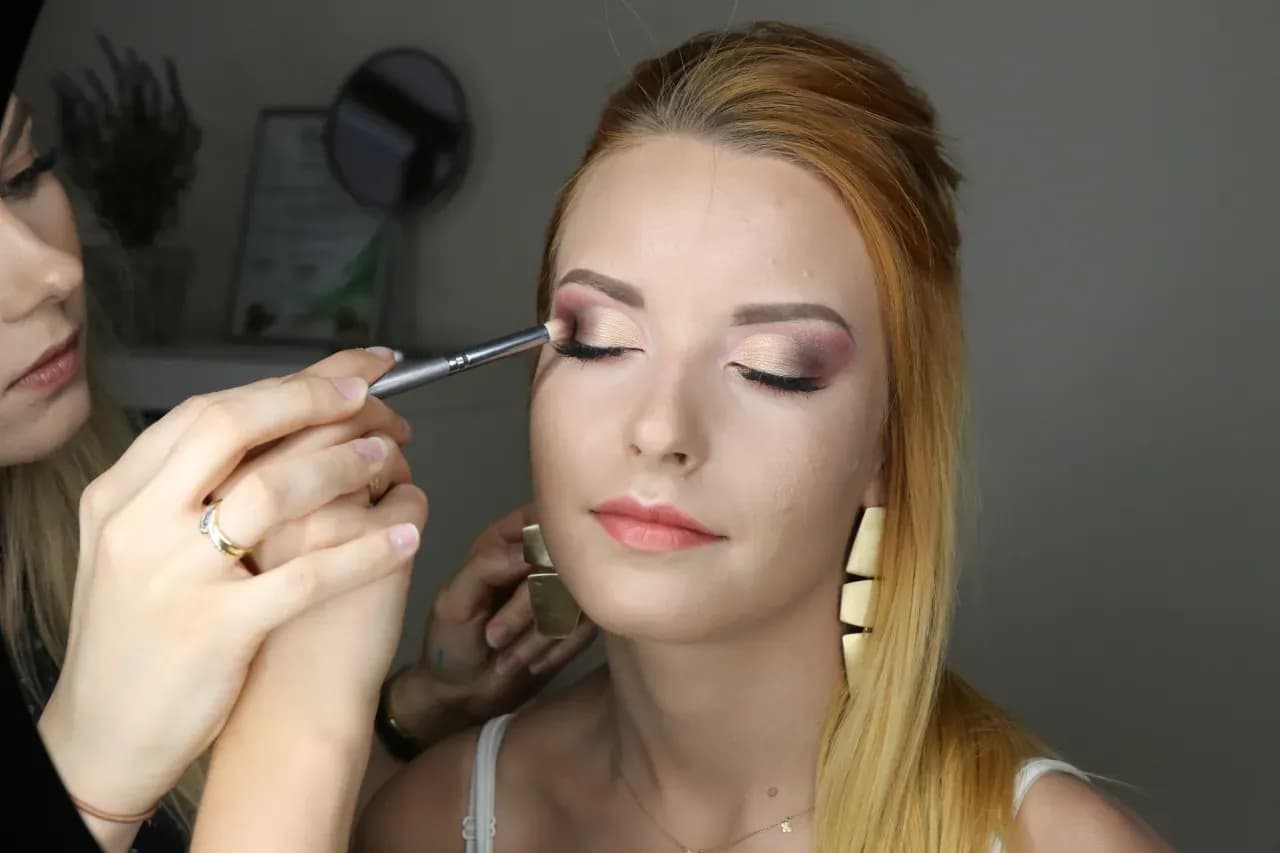 Jak zostać modelką? Praktyczne kroki, które musisz znać