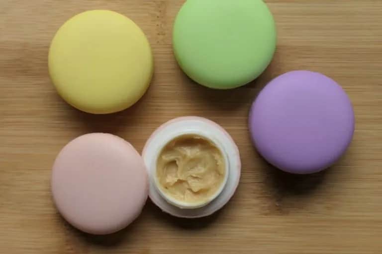 Jak zrobić balsam do ust w domu – proste przepisy i porady