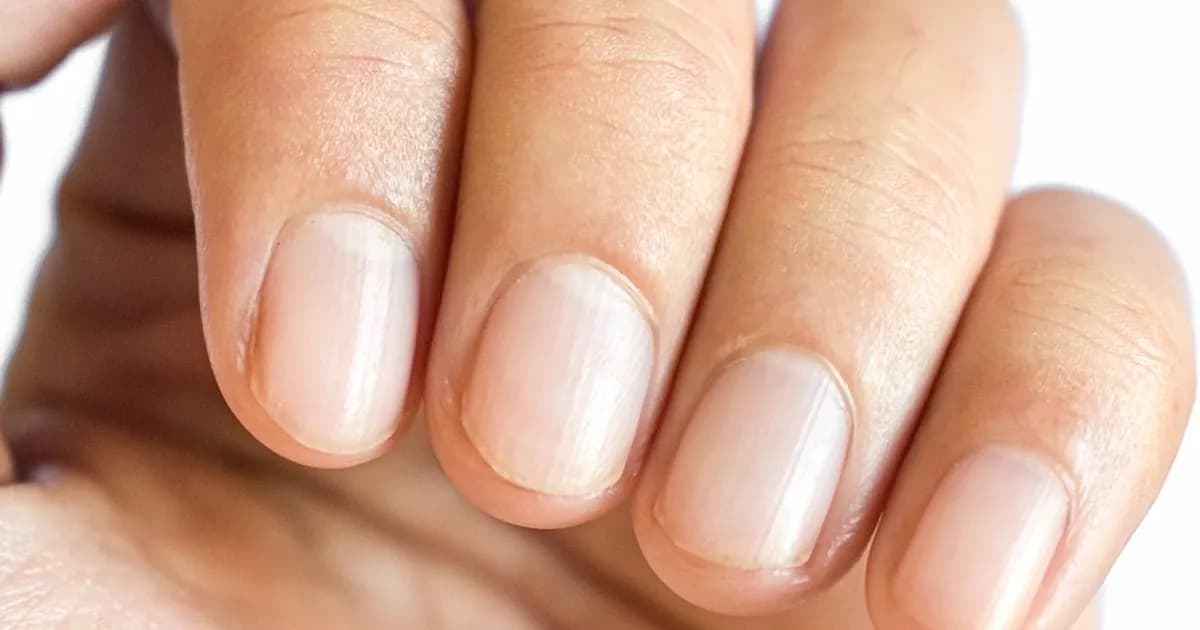 Co oznaczają bruzdy na paznokciach i kiedy powinny niepokoić?