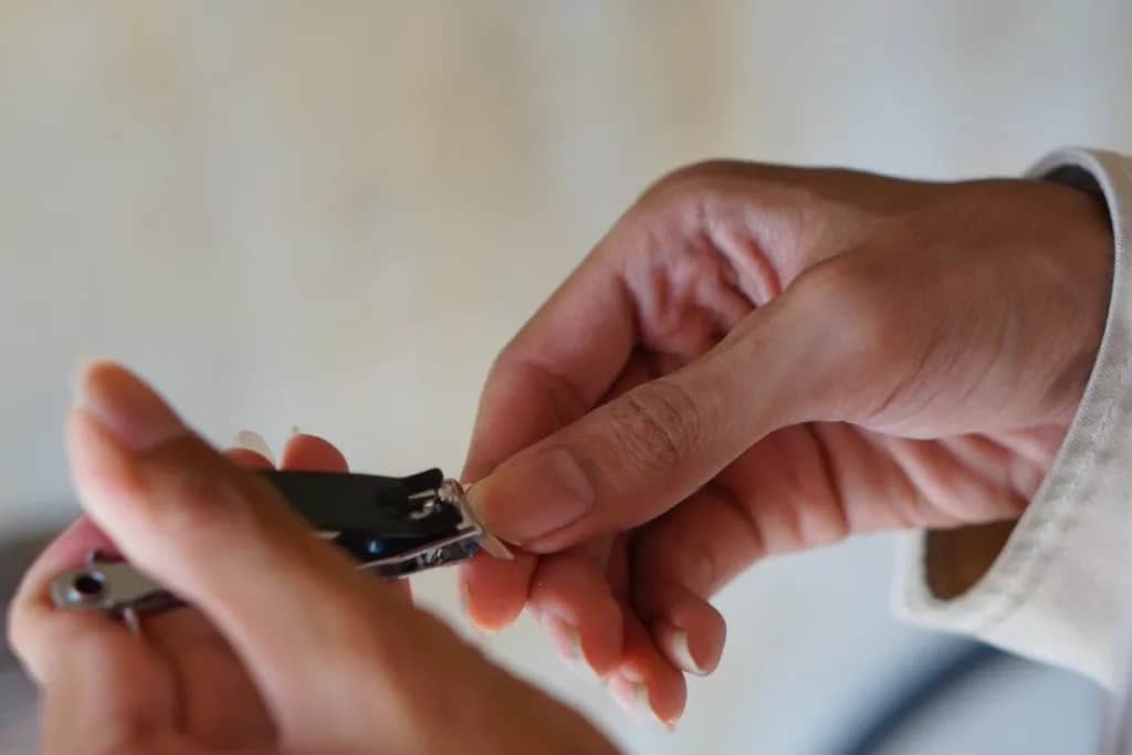 Jak odbudować płytkę paznokcia i uniknąć dalszych uszkodzeń