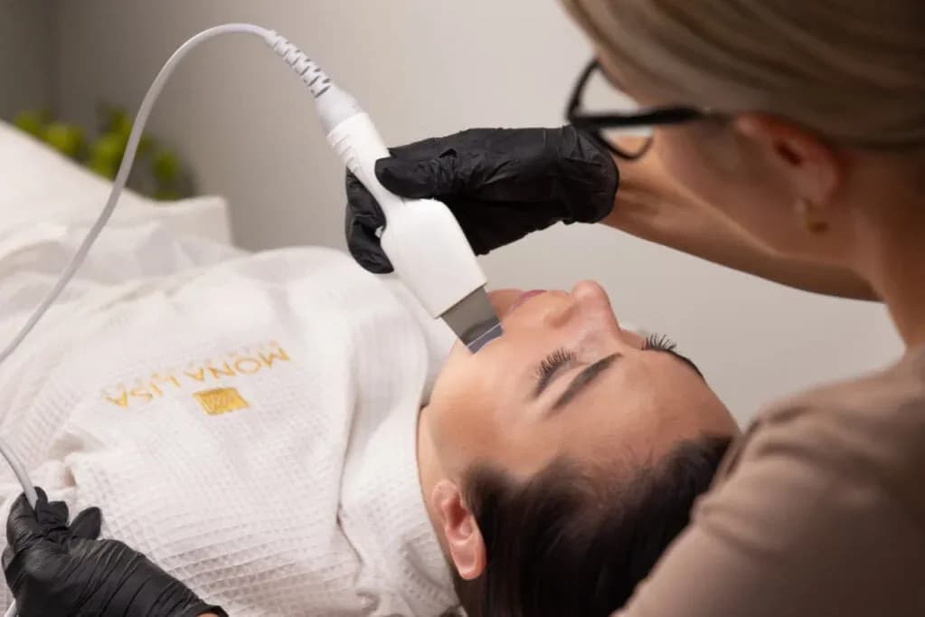 Mikrodermabrazja czy kawitacja w domu – która metoda jest lepsza dla Ciebie?