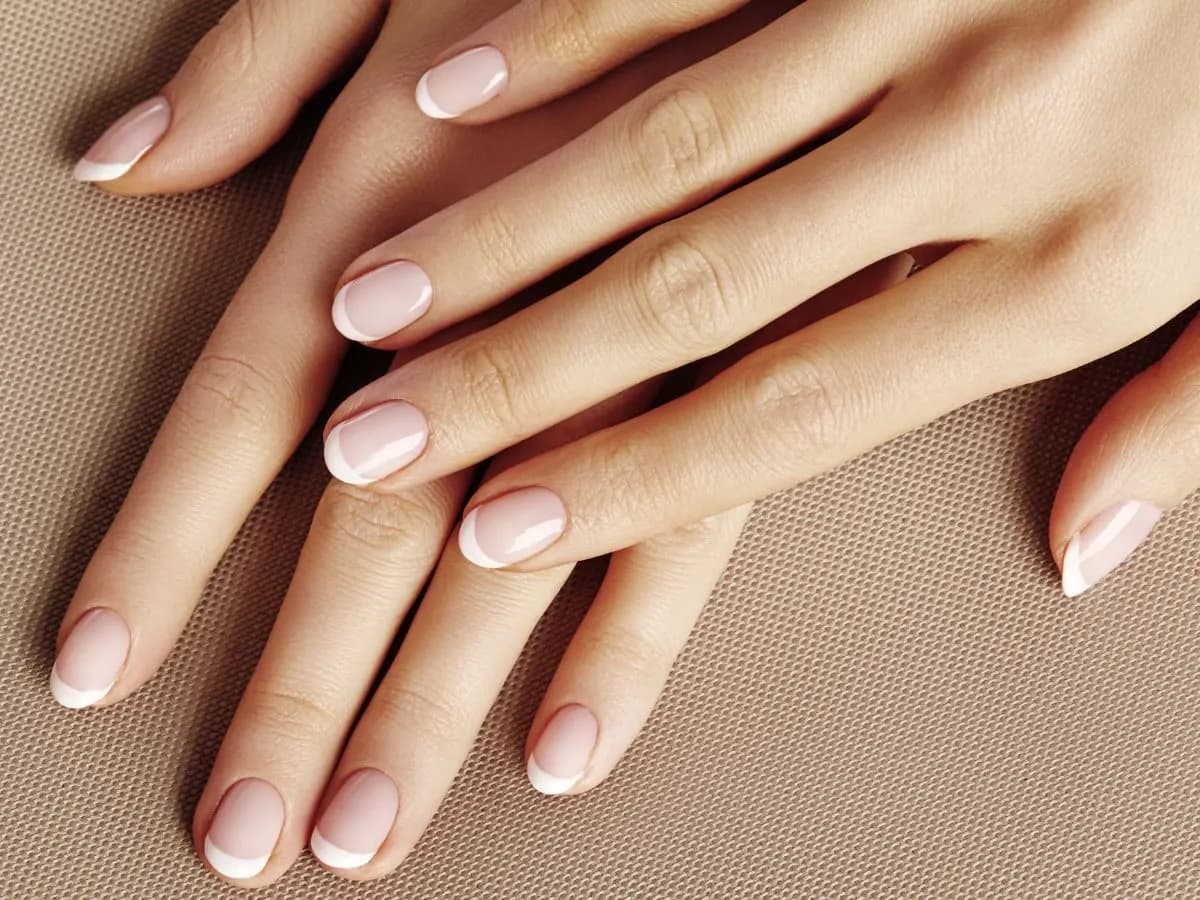 Jak zrobić francuski manicure w domu i uniknąć najczęstszych błędów