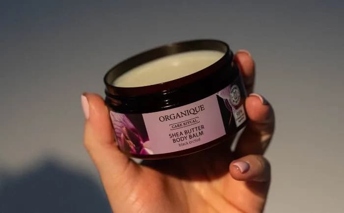Jak zrobić balsam z masła shea, który uratuje Twoją skórę