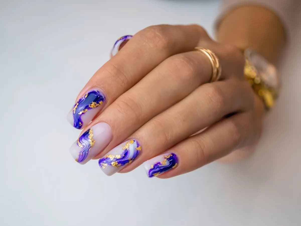 Jak nakładać folie na paznokcie - uniknij najczęstszych błędów