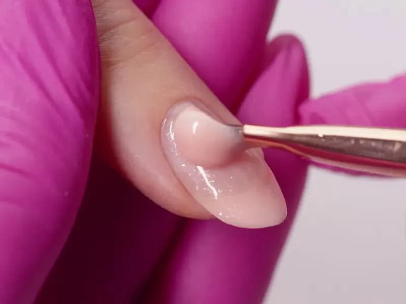 Paznokcie żelowe co to? Odkryj ich zalety i jak je pielęgnować